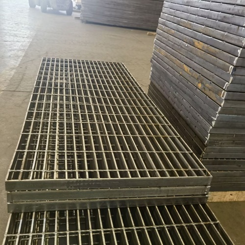 鋼格板在音樂節(jié)舞臺(tái)搭建中的妙用