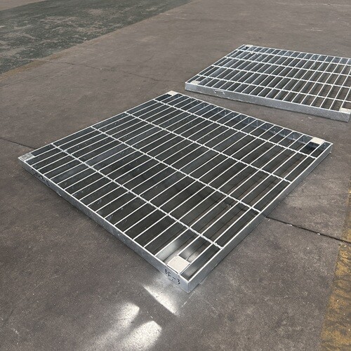 鋼格柵板與傳統(tǒng)鋪地材料的性能對比分析